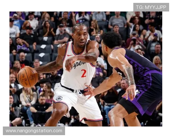 NBA季后赛最新动态：詹姆斯率队再创辉煌，勇士遭遇重创，东部激战激烈升级