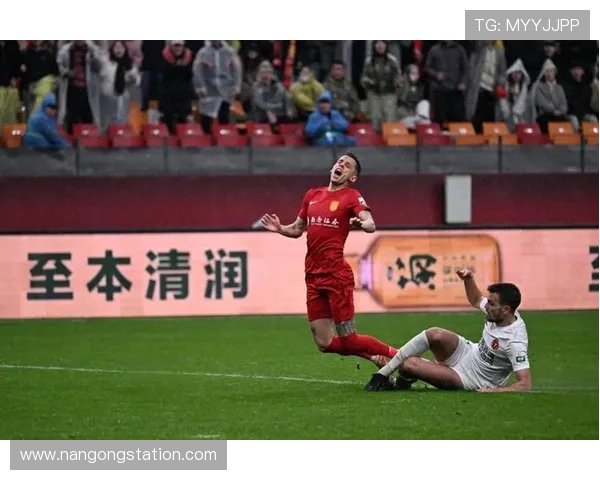 世界杯激战正酣各队拼搏精神引爆全球球迷热情